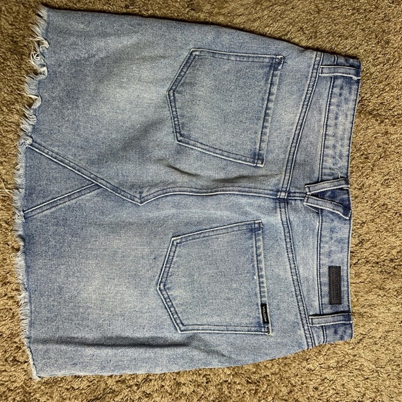 Volcom brand high rise distressed denim skirt size medium - Picture 2 of 4